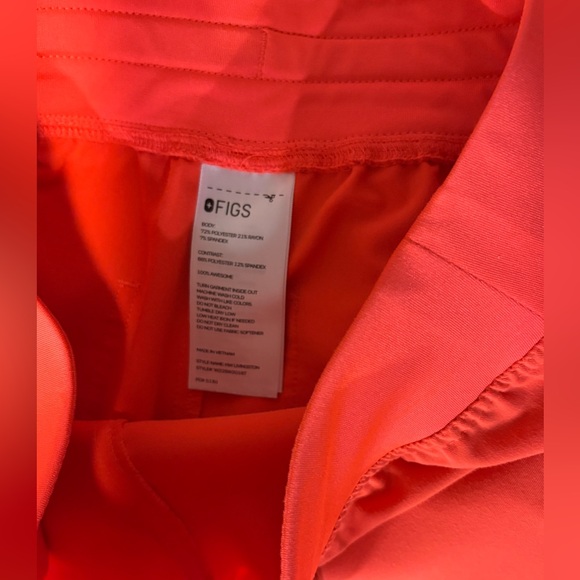 Fiery Coral Figs Scrub Set (Sm/Sm Tall) - Picture 5 of 10